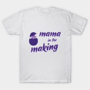 Mama in the making and dino pregnancy announcement T-Shirt